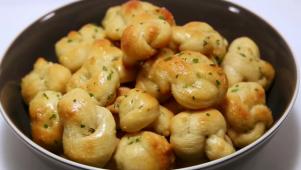 Garlic Knots with Butter Sauce