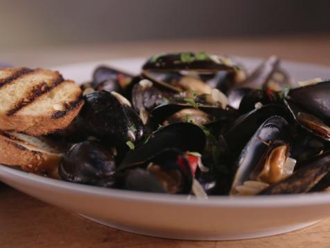 Spicy Beer Mussels